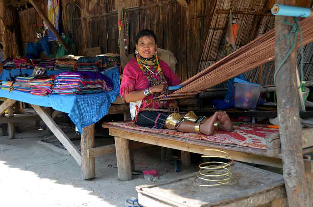 weaving kayaw-AsiaPhotoStock