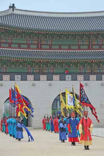 Gyeongbokgung guards-AsiaPhotoStock