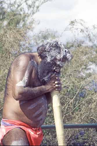 aborigine_didgeridoo-AsiaPhotoStock