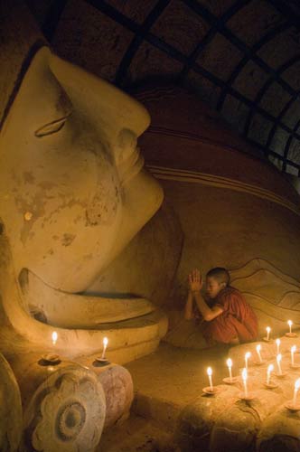 buddha candles-AsiaPhotoStock