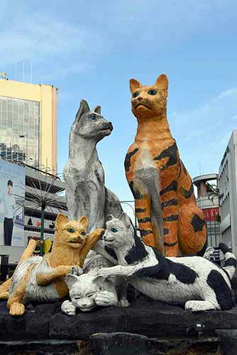 cat statue-AsiaPhotoStock