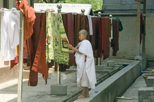 drying clothes-AsiaPhotoStock