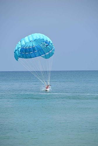 dunking parasail-AsiaPhotoStock