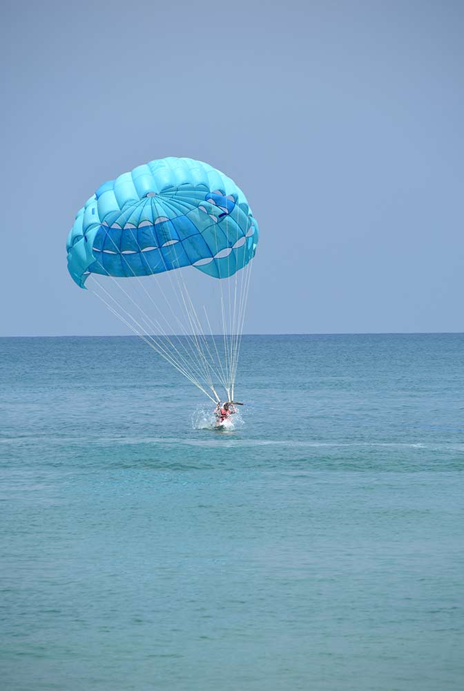 dunking parasail-AsiaPhotoStock