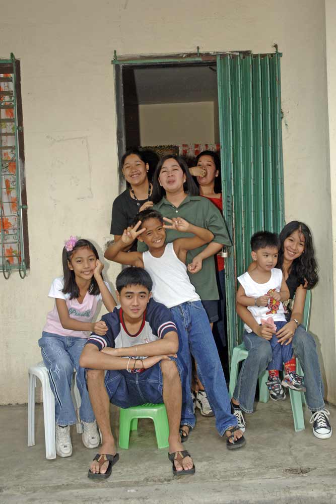 filipino family-AsiaPhotoStock