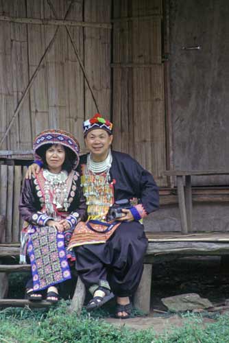 hmong couple-AsiaPhotoStock