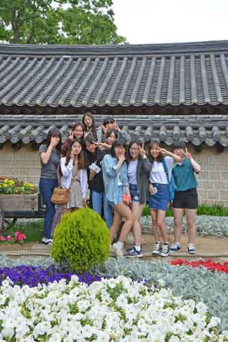 korean girls-AsiaPhotoStock