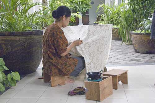 lady doing batik-AsiaPhotoStock