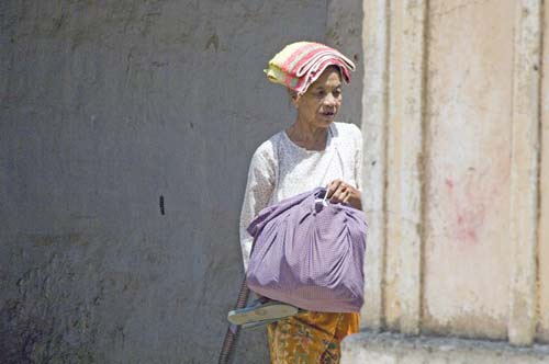 lady in myanmar-AsiaPhotoStock