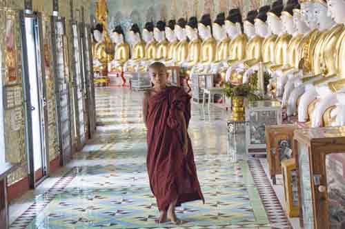 monk sagaing-AsiaPhotoStock