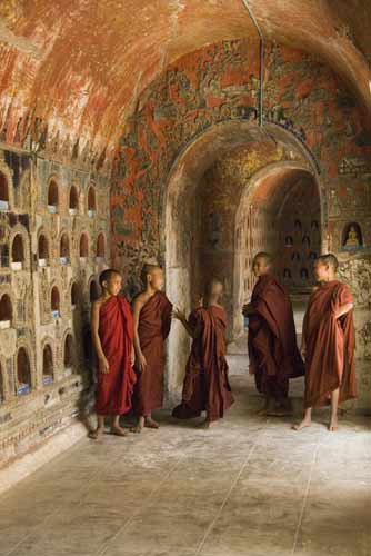 monks shwe yan pyay-AsiaPhotoStock