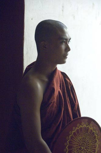 myanmar monk-AsiaPhotoStock