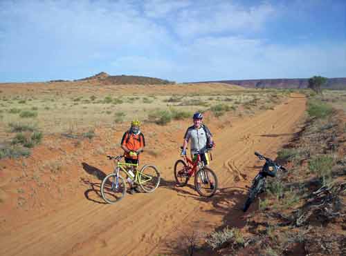 outback cyclists-AsiaPhotoStock