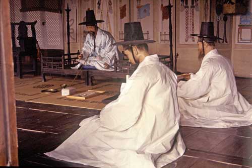 shinto priests-AsiaPhotoStock