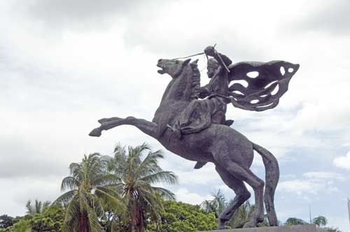 statues - diponegoro-AsiaPhotoStock