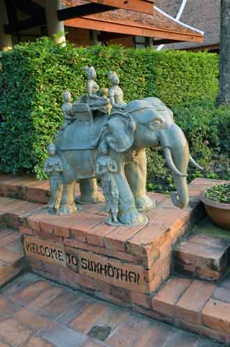 sukhothai welcome-AsiaPhotoStock