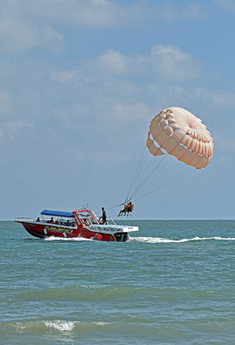 parasail take off-AsiaPhotoStock