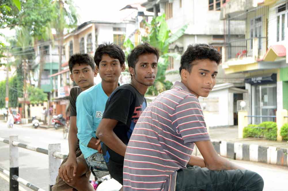 teens india-AsiaPhotoStock