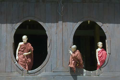 temple monks-AsiaPhotoStock