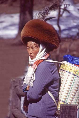tibetan lady-AsiaPhotoStock