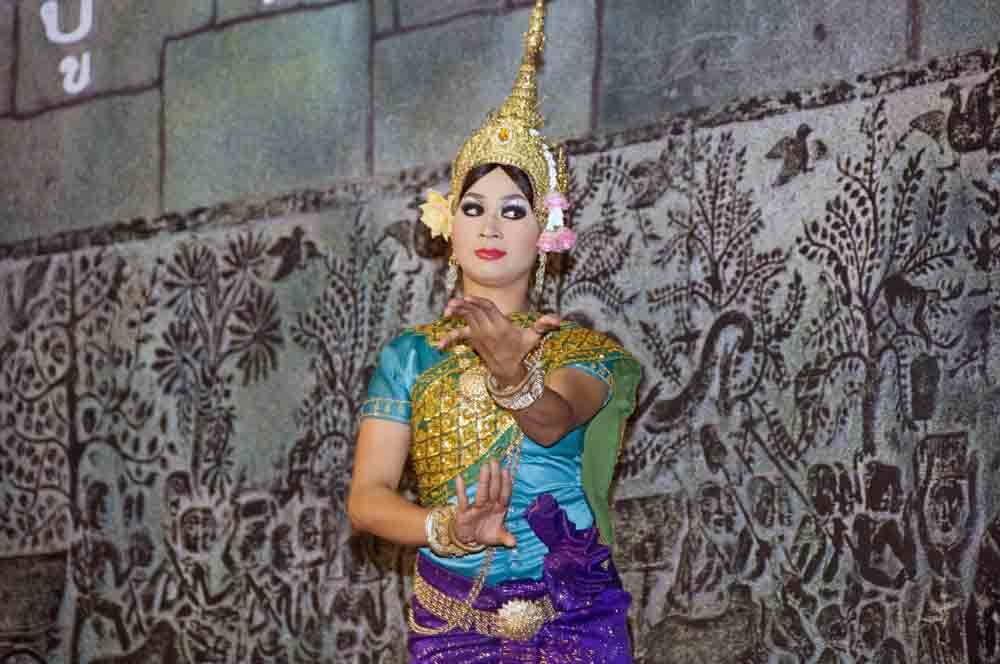 traditional dancer-AsiaPhotoStock