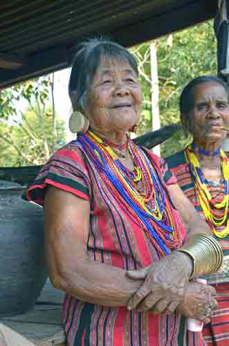 women of brau tribe-AsiaPhotoStock